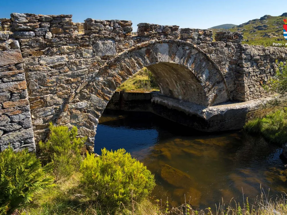 Puente Porto en la Cañada Real de la Plata, foto de septiembre del calendario 2026 de Porto