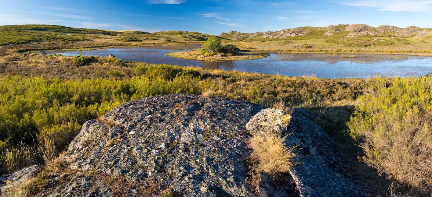 Lagoa das Tablillas, en el límite de la Serra Calva